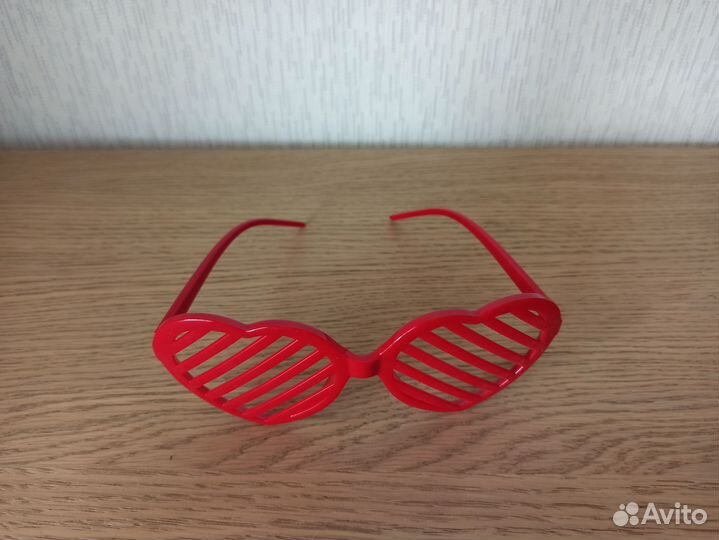 Очки в виде сердца декоративные