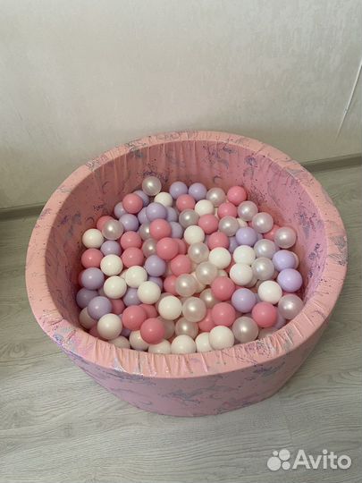 Сухой бассейн с шариками