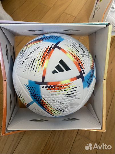 Футбольный мяч adidas