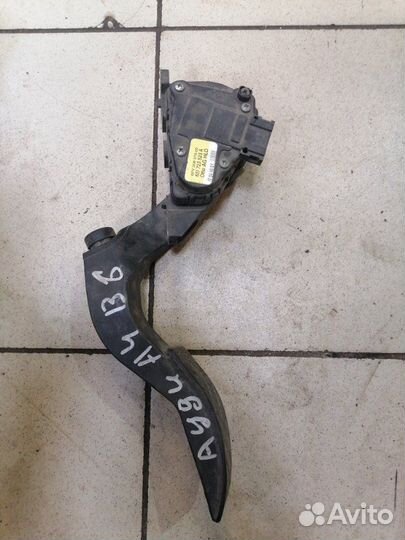 Педаль газа Audi A4 B6