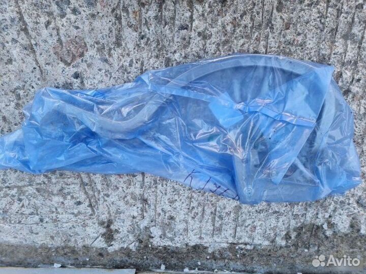 Петля крышки багажника правая Volkswagen Polo