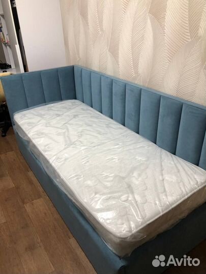 Детская кровать с подъемным механизмом