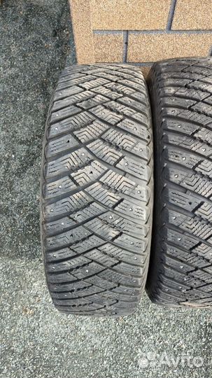 Goodyear UltraGrip Extreme 215/65 R16 98