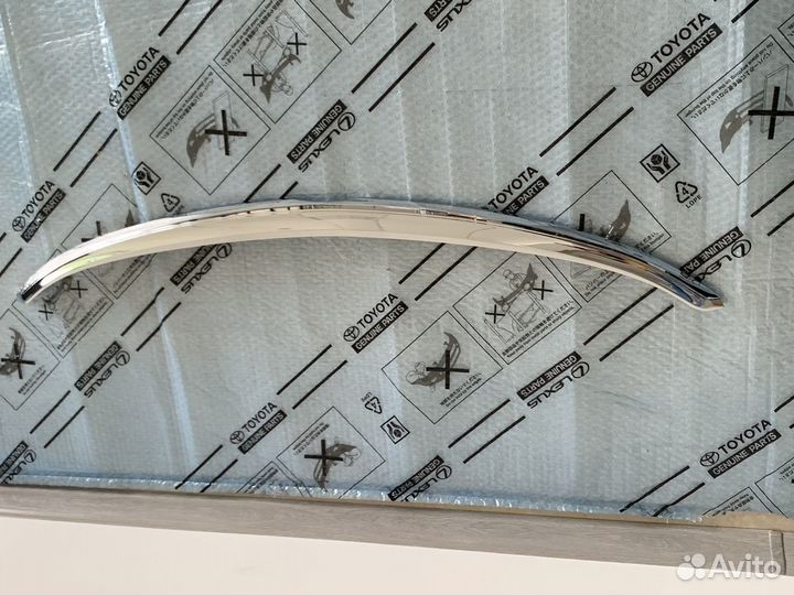 Хром капота Toyota Camry 55