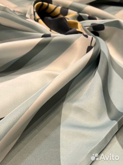 Шелковый платок шаль Valentino разноцветный