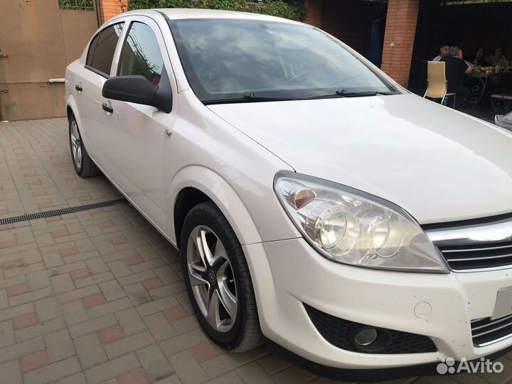 Opel Astra 1.6 МТ, 2010, 198 000 км