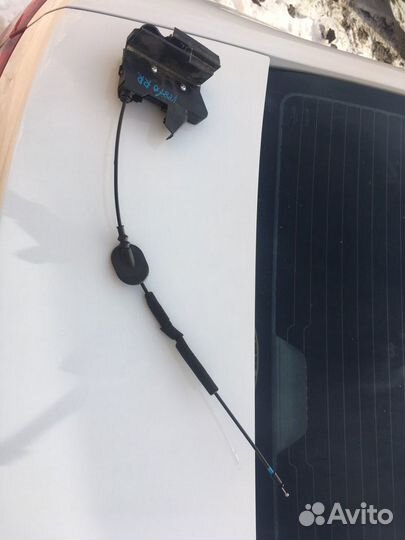 Продам замок задней двери Лада Веста