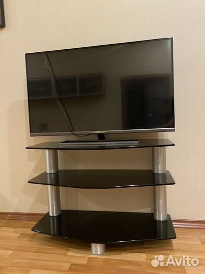 Стеклянная тумба под тв