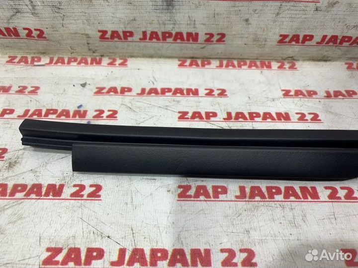 Уплотнитель крыла передний левый Toyota Land