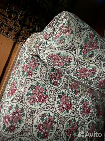 Старинный диван