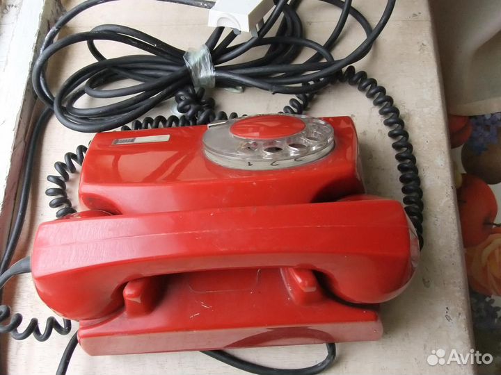 Дисковый красный Телефон времён СССР рабочий