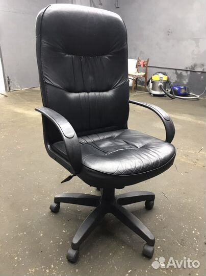 Офисное кресло руководителя