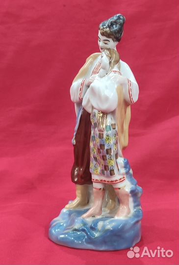 Статуэтка фарфоровая. Майская ночь. СССР