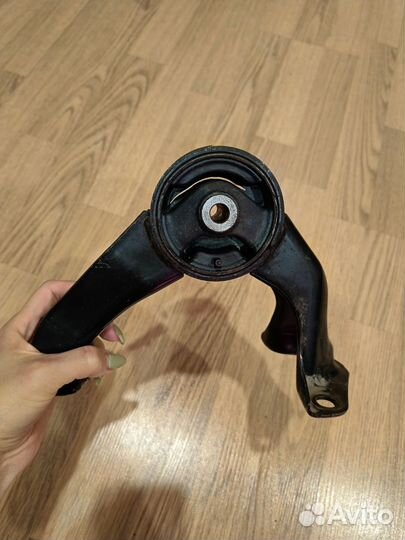 Подушка двигателя lancer 10