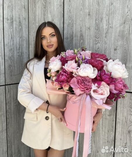 Цветы в коробе пионы розы