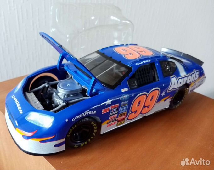 Dodge Charger #99 Darrell Waltrip 1:24 TeamCaliber
