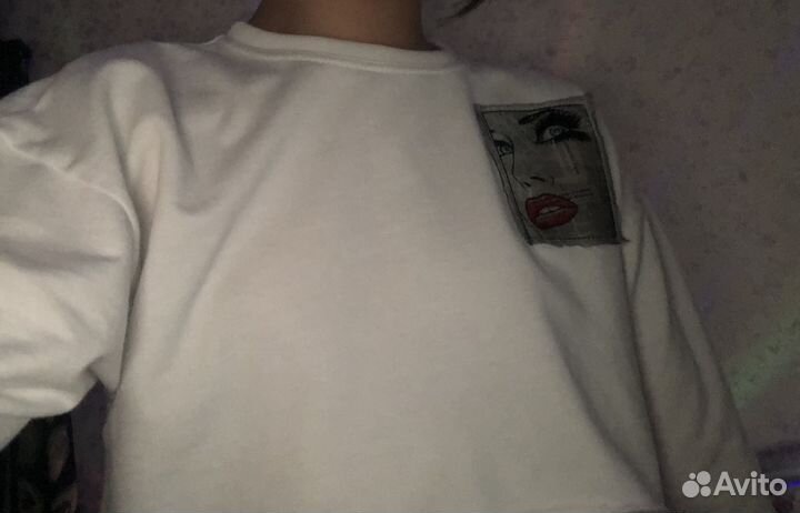 Укороченная кофта с длиными рукавами