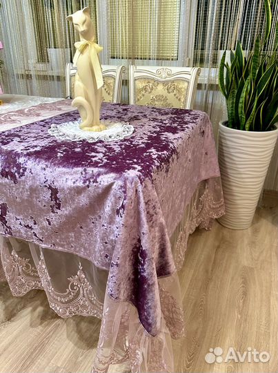 Скатерть бархатная с кружевом сиреневая плюш