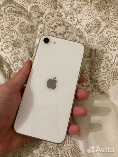 Телефон iPhone se 2020
