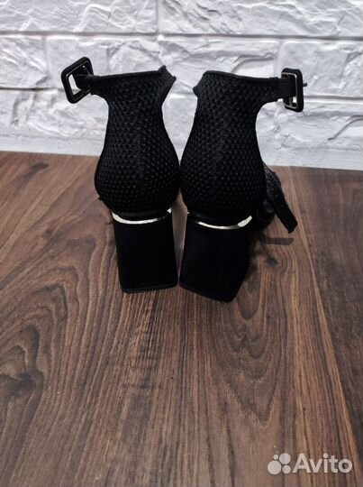 Bershka & Jeffrey Campbell