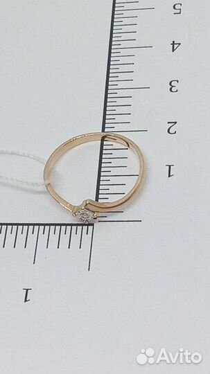 Золотое кольцо с камнем 16р