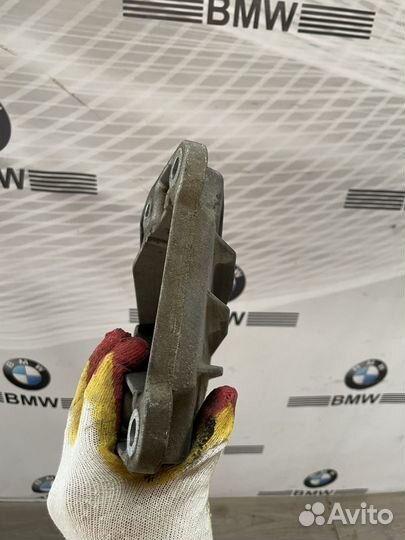Лапа двигателя левая BMW F10/F06/F07/ N55
