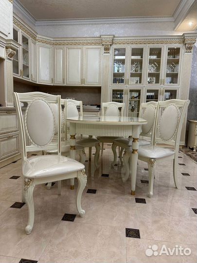 Кухонный стол и стулья