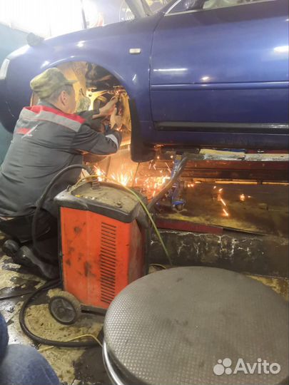 Слесарь моторист