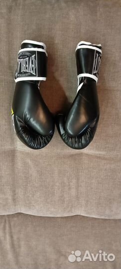 Боксерские перчатки 14 oz everlast