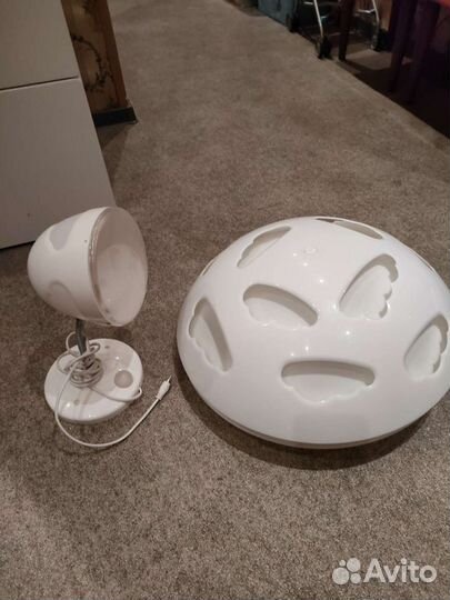 Люстра и настольная лампа Икея