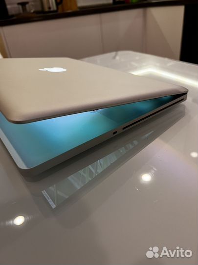 Apple MacBook Pro 17-inch, Late 2011