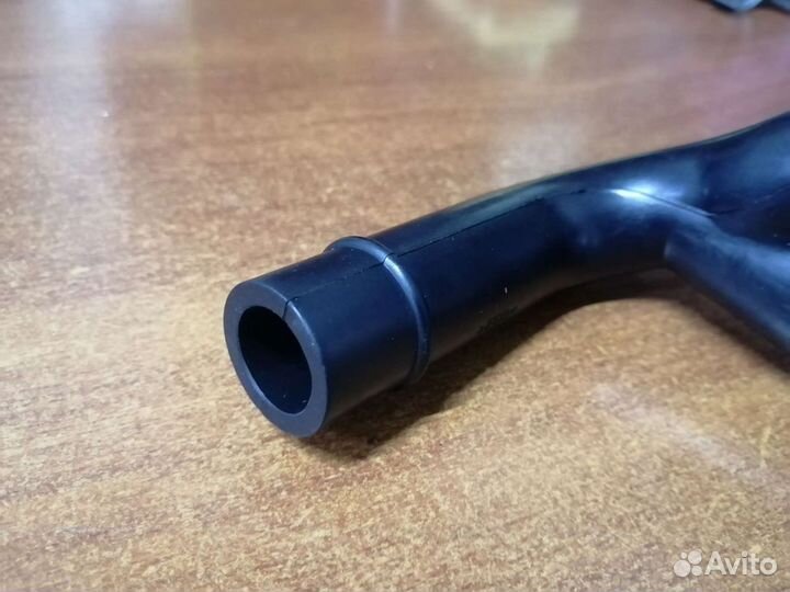 Патрубок картерных газов Ауди 100/А6 С4 1.8, 2.0