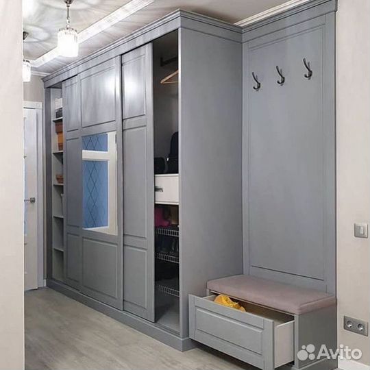 Книжный шкаф