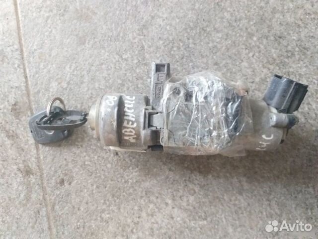 Замок зажигания Toyota Avensis