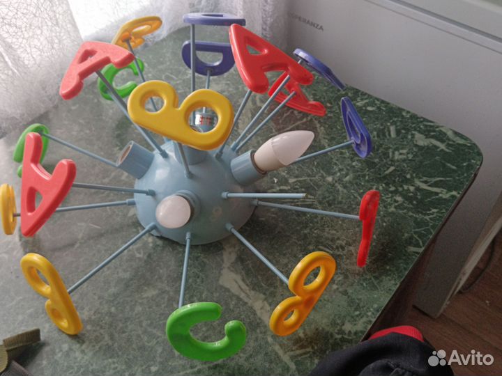 Продам люстру