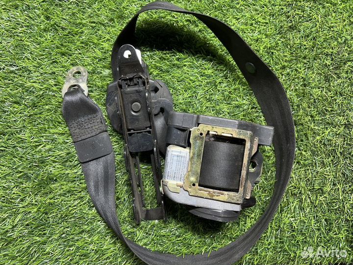 Ремень безопасности Volkswagen Passat