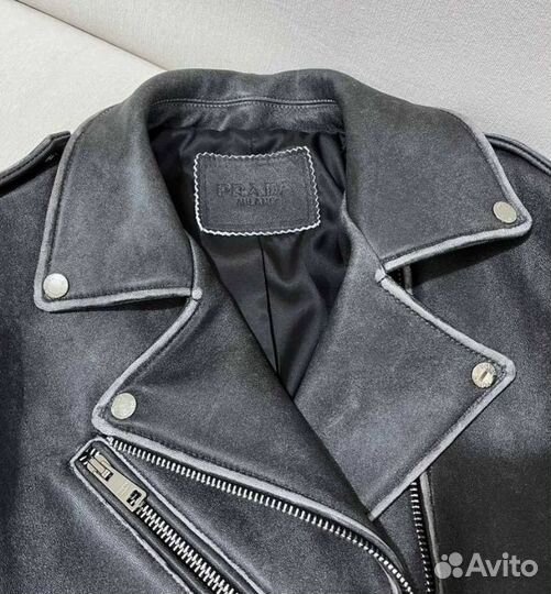 3 куртки Prada