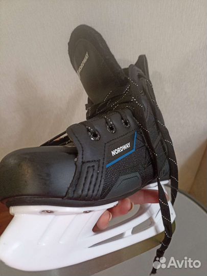 Коньки хоккейные