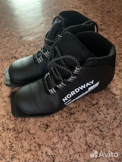 Лыжные ботинки