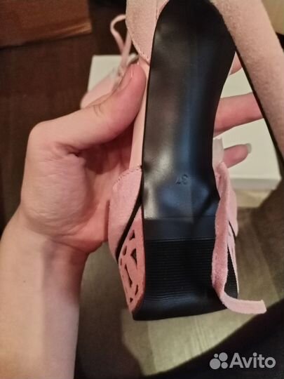 Босоножки новые