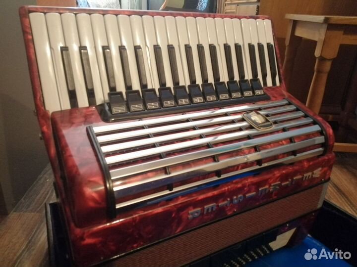 Аккордеон Weltmeister Consona 4/4