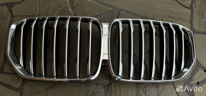 Оригинальная решотка (ноздри) бив х5 G 05