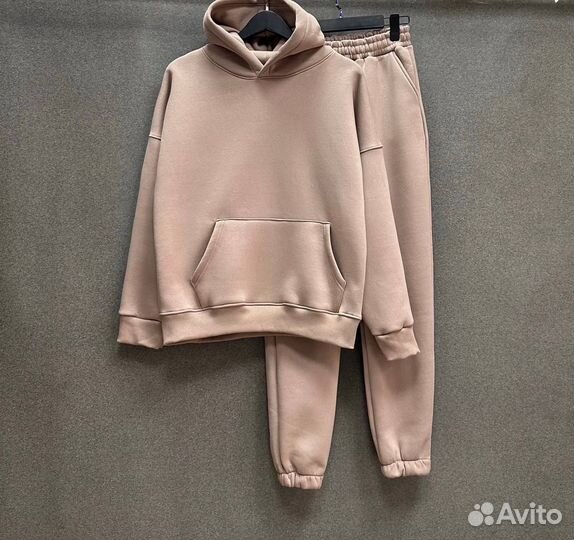 Женский спортивный костюм