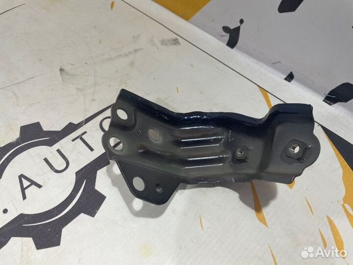 Кронштейн крыла передний правый Lexus Rx450H 3.5 Л