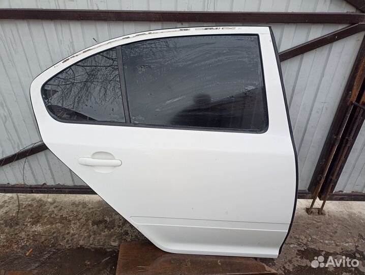 Дверь задняя правая Skoda octavia a5
