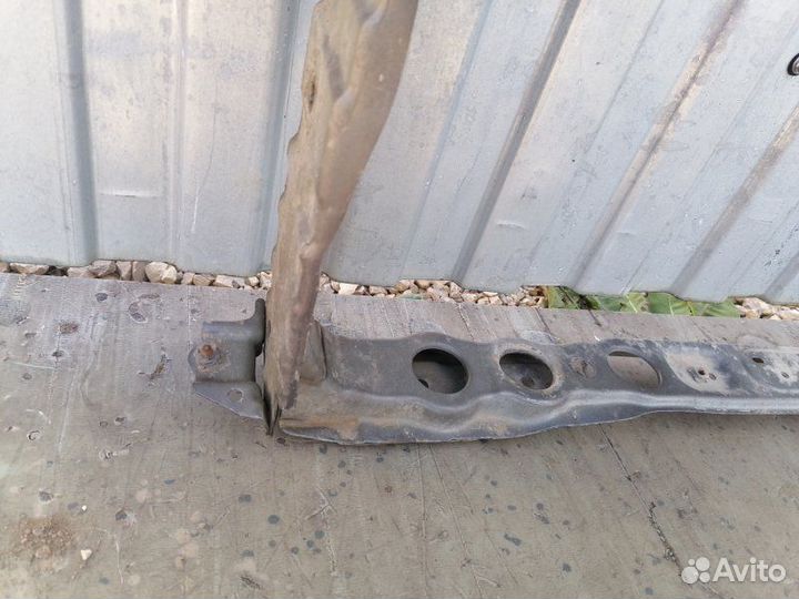 Панель (телевизор) передний Toyota Corolla E150