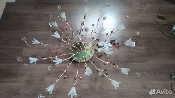 Люстра потолочная и бра