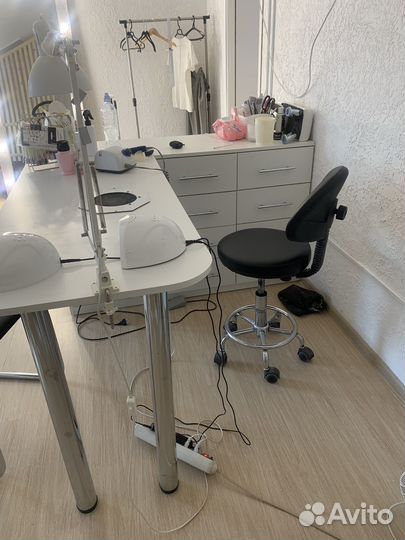 Маникюрный стол