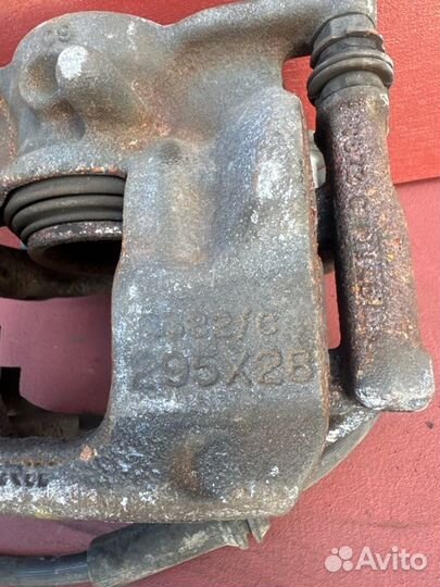 Суппорт тормозной передний левый Mercedes Benz