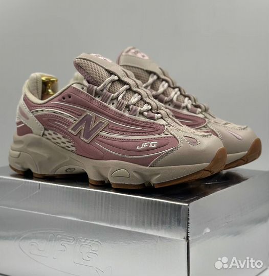 Женские кроссовки New Balance 1000